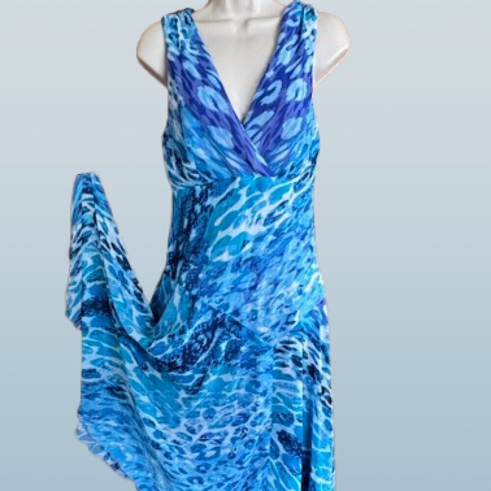 Dressbarn V Neck flowy dress Size 8